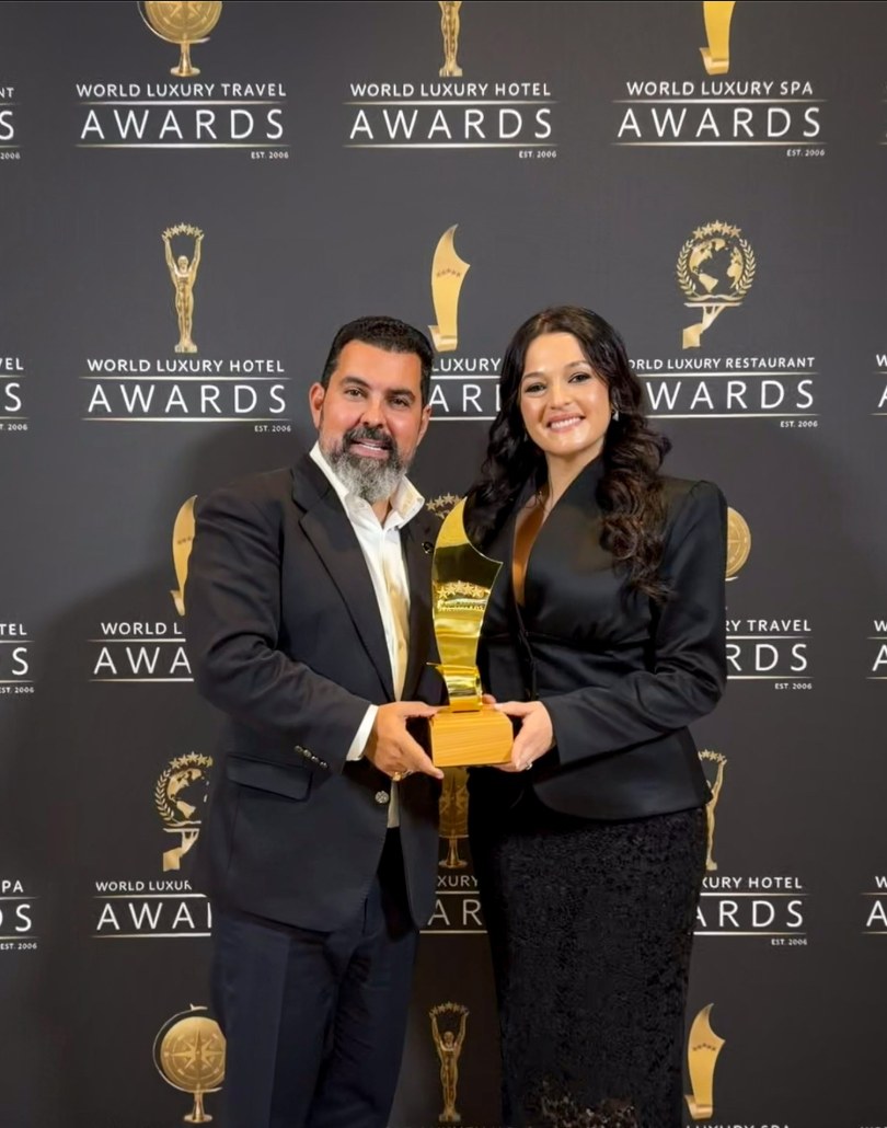Denisa și Nick Tache, fondatorii The Elements, cu trofeul World Luxury Spa Awards 2026